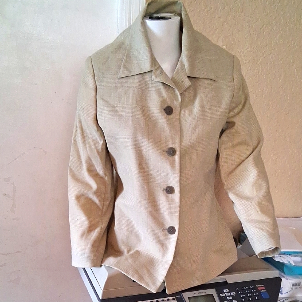 Cream Tailored Blazer with Pointed Collar
